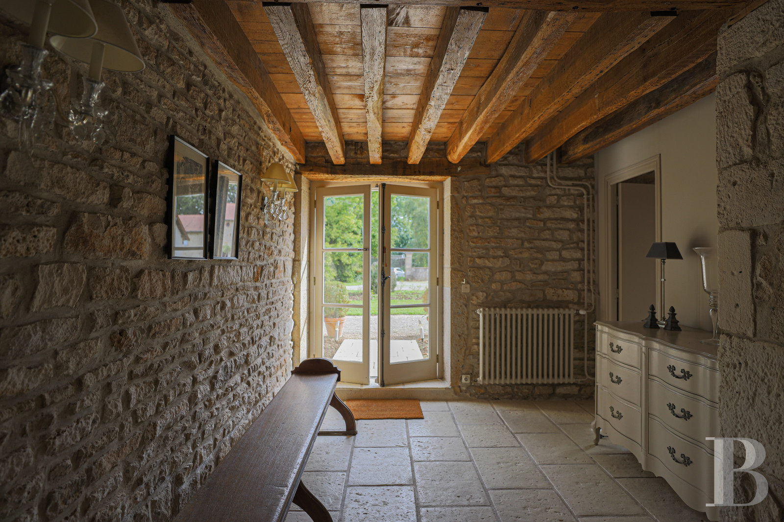 A chateau affiliated with Burgundy's greatest vineyards and permaculture to the south of Beaune - photo  n°23